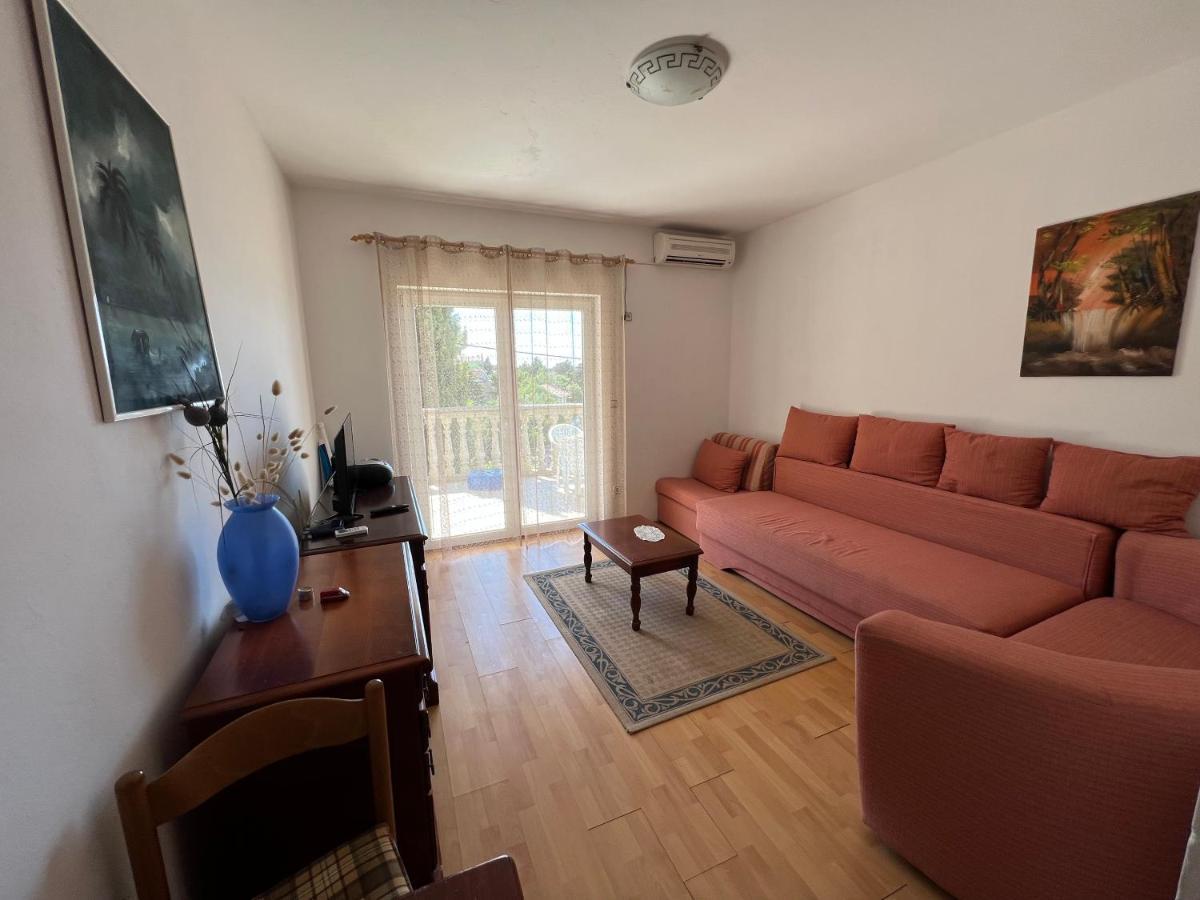 Apartments Akiki คาร์โลบัก ภายนอก รูปภาพ