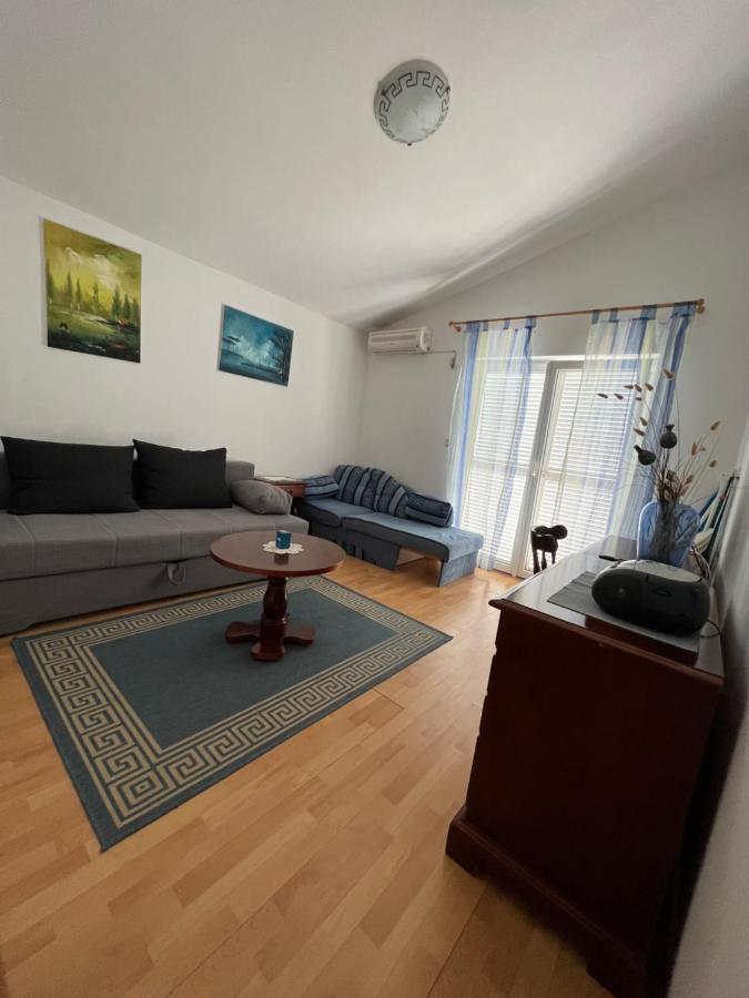 Apartments Akiki คาร์โลบัก ภายนอก รูปภาพ