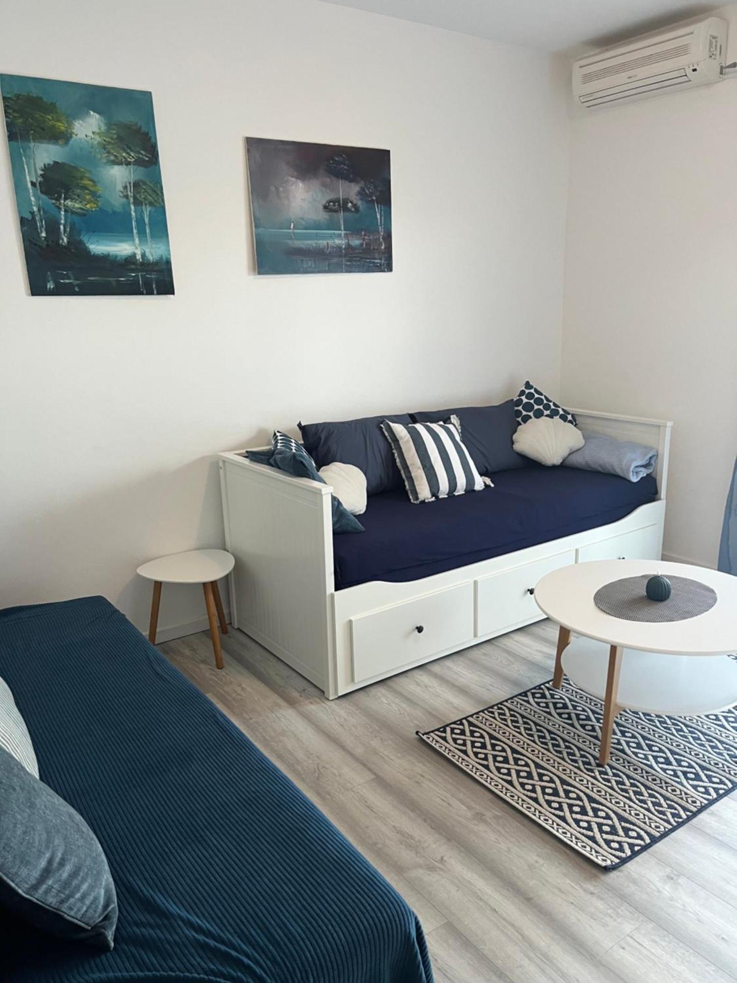Apartments Akiki คาร์โลบัก ภายนอก รูปภาพ